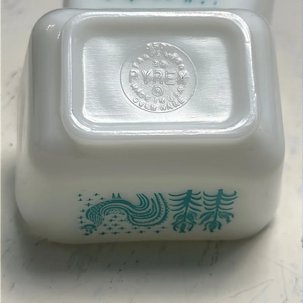 Vintage Pyrex 501 Amish Butterprint Rooster Fridge Set of 2 Pieces 1 Lid - Picture 8 of 13